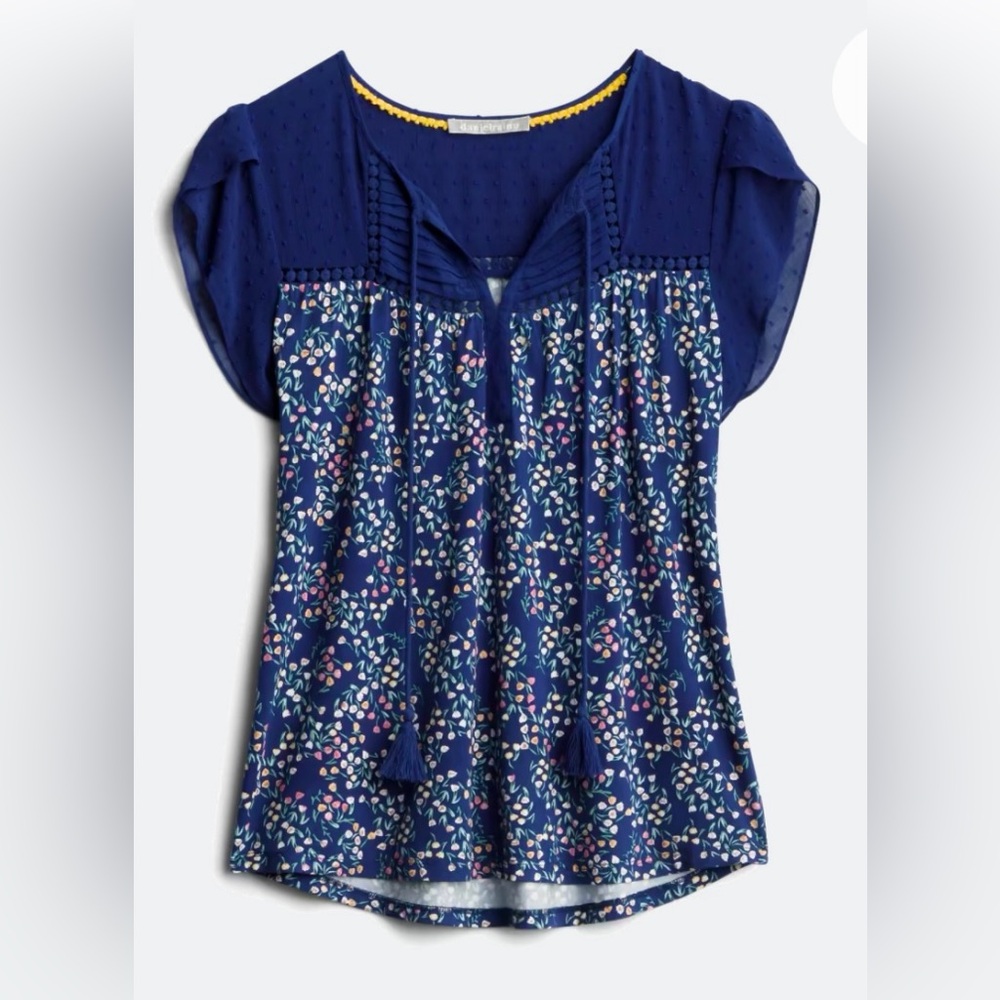Jarra Fultter Sleeve Knot Top